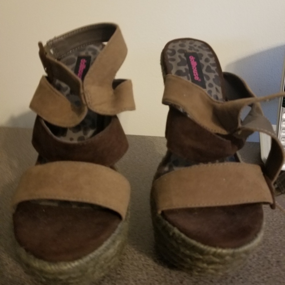 Dollhouse brand sandals
